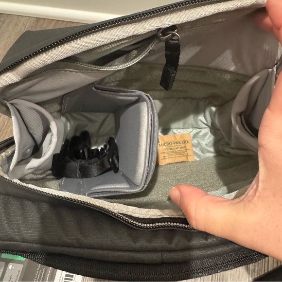 Peak Design Everyday Sling 3L Crossbody Waist Bum Bag in Black - Picture 5 of 11